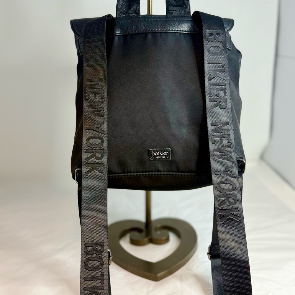 🌸Botkier pre-owned Backpack - Picture 2 of 3